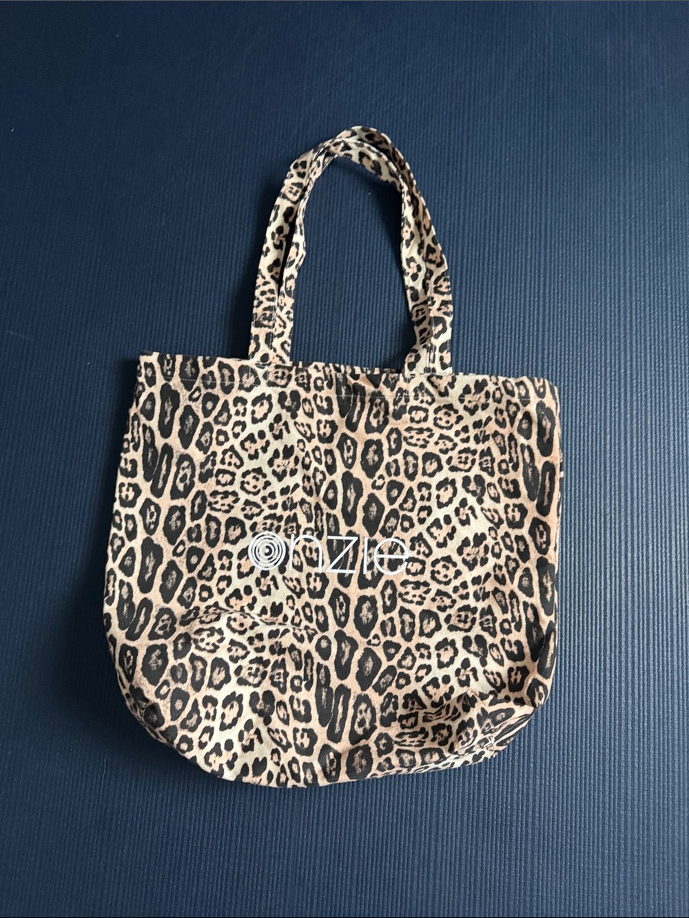 Onzie Leopard Print Tote - Beige & Black